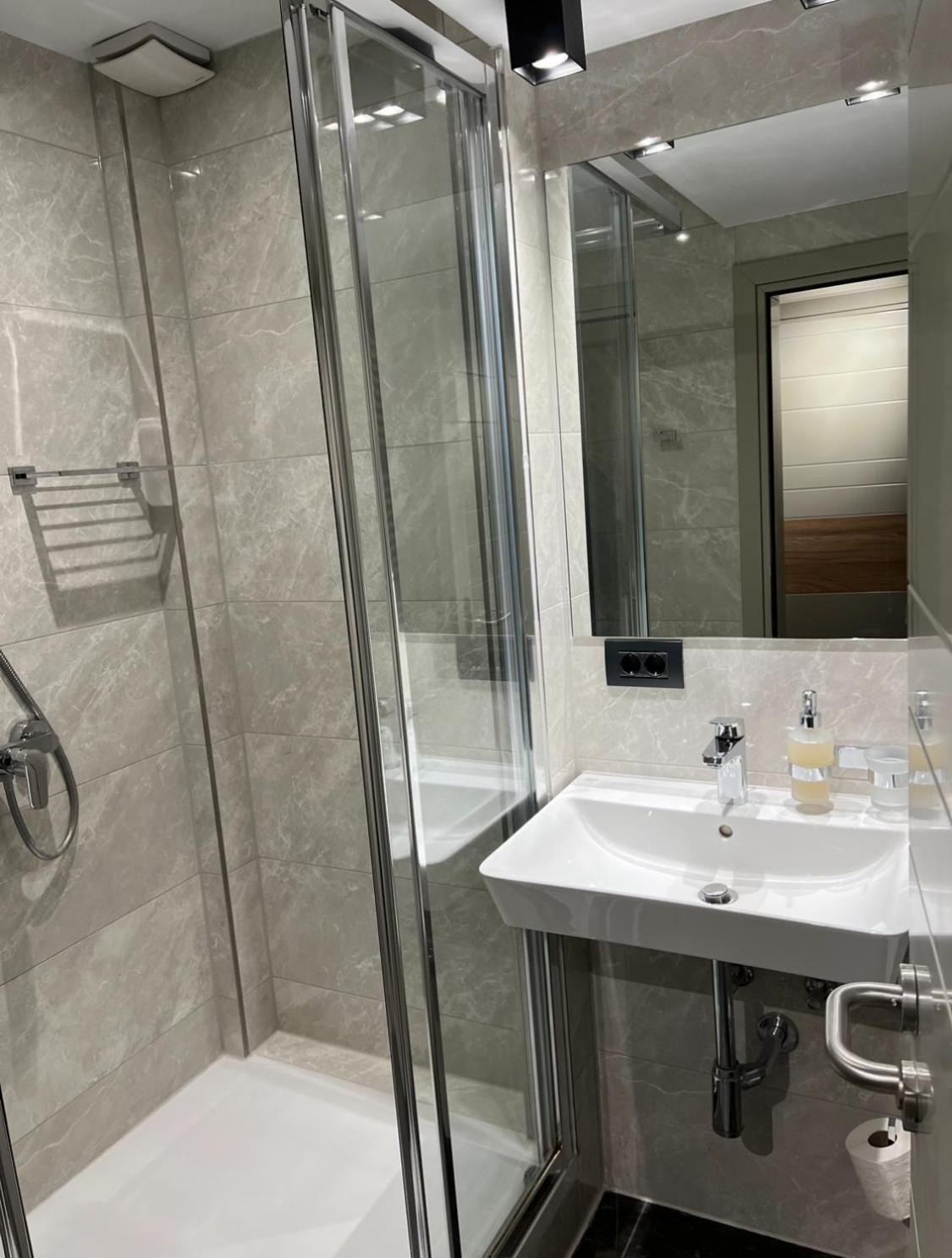 Hotel Wilder Mann Ruckersdorf  Luaran gambar