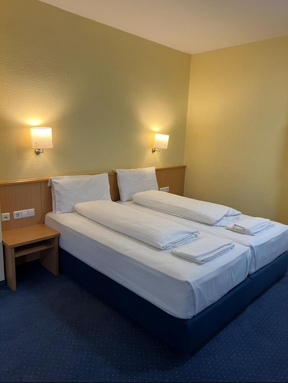 Hotel Wilder Mann Ruckersdorf  Luaran gambar