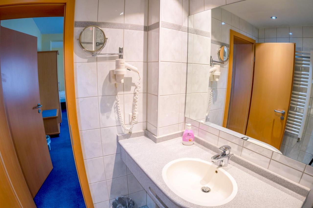 Hotel Wilder Mann Ruckersdorf  Luaran gambar