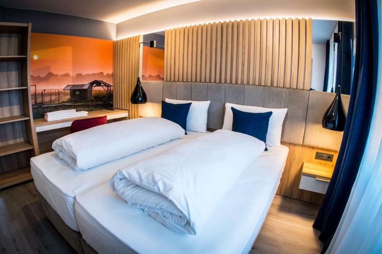 Hotel Wilder Mann Ruckersdorf  Luaran gambar